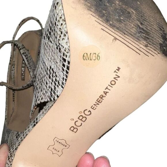 Women's BCBGeneration Snake Print Heels Size 6M/36 White - Picture 4 of 6